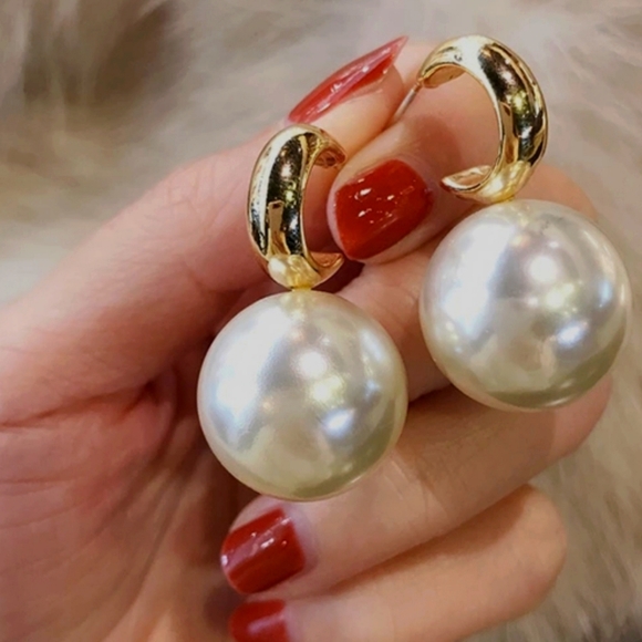 Accessories - Pearl Earrings